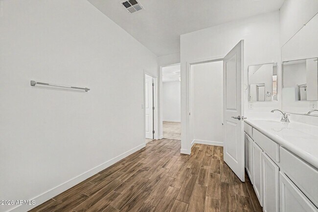 Building Photo - 5532 S Dillon