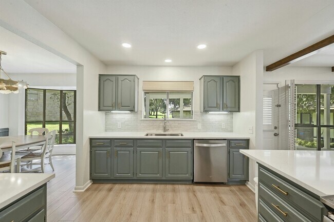 Building Photo - 608 Sombrero