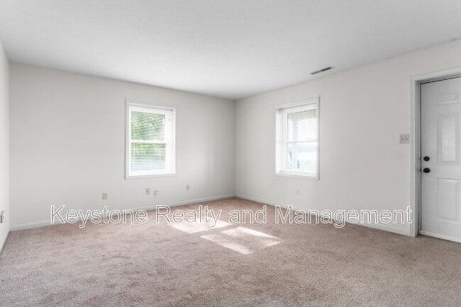 Building Photo - 0 286 Thompsonville Ln
