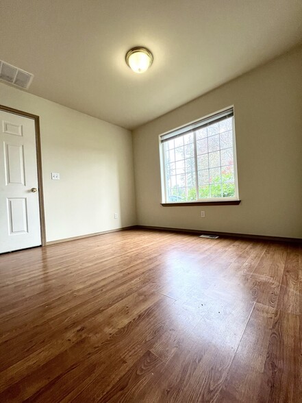 Building Photo - 512 Hazel St