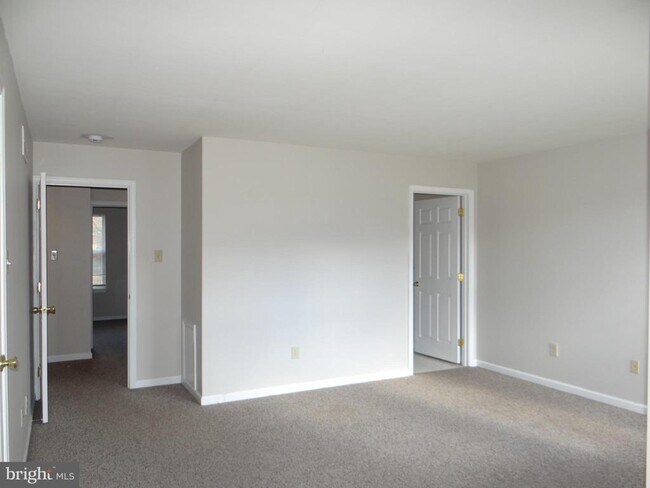 Building Photo - 348 Gavin Dr