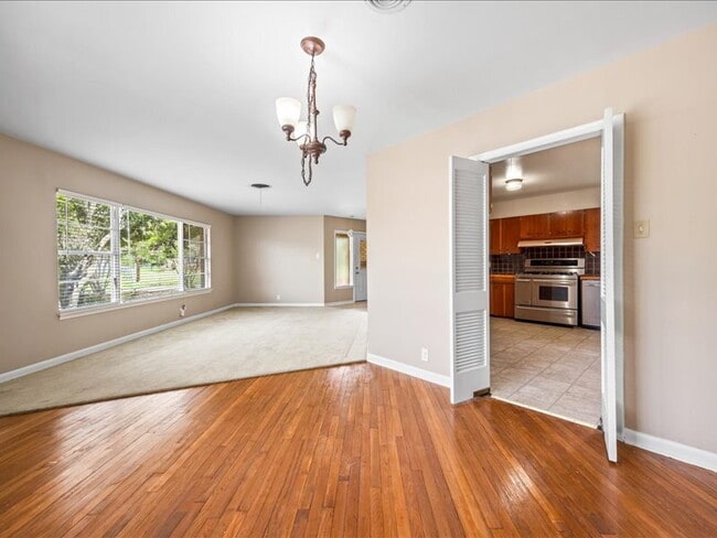Building Photo - Charming 3-Bedroom Home with Spacious Livi...