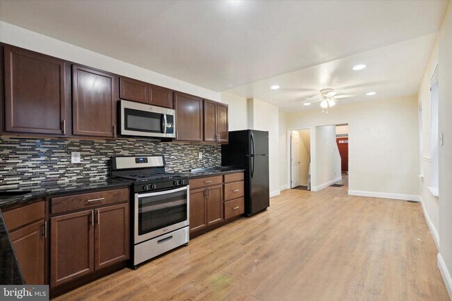 Building Photo - 1723 Willington St