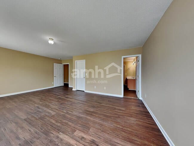 Building Photo - 836 Stockport Way