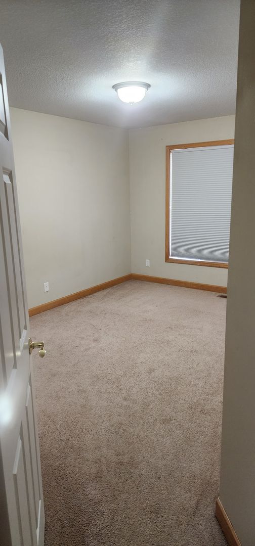 Building Photo - Beautiful 3 bedroom 3 bath End Unit Townhouse
