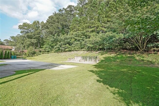 Building Photo - 2675 Rosalyn Ln