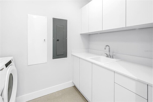 Building Photo - 275 1st Ave S