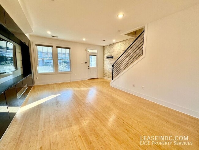 Building Photo - 4716 8th St NW
