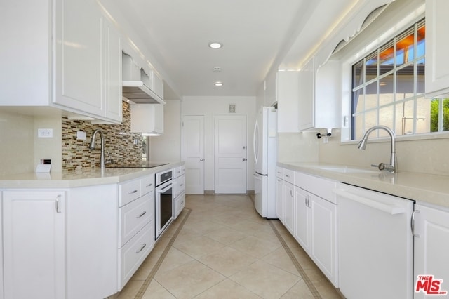 Building Photo - 2675 Glendower Ave