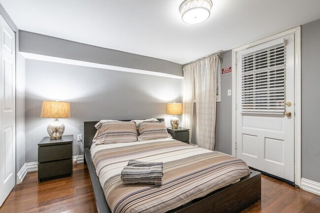 Building Photo - 2452 1/2 18th St NW