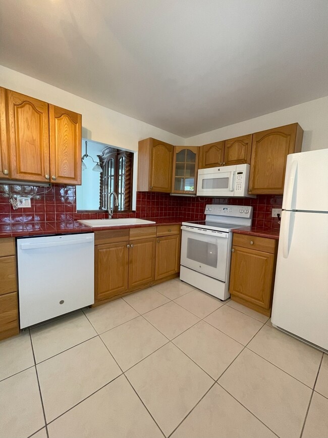 Building Photo - 3750 NE 169th St