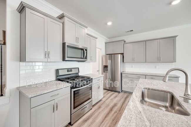 Building Photo - 642 Altamonte Dr