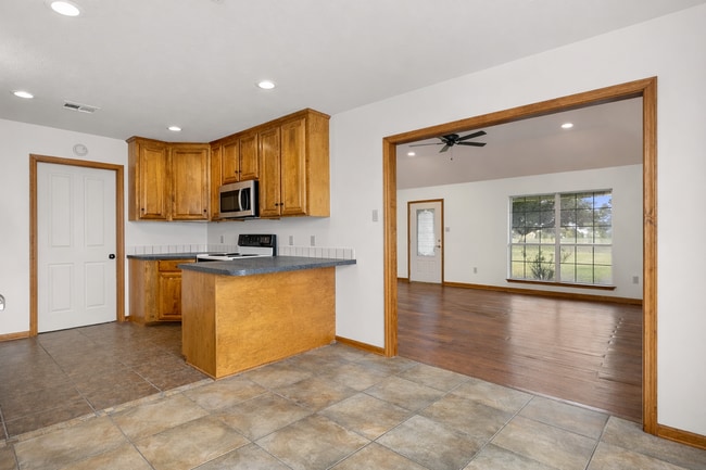 Building Photo - 4607 W Prien Lake Rd
