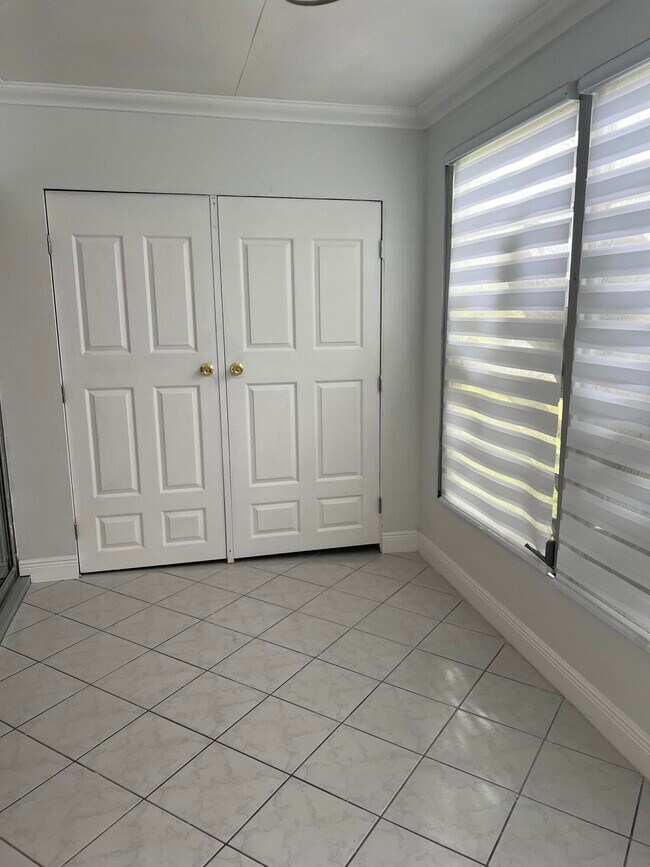 Building Photo - 131 Lake Olive Dr