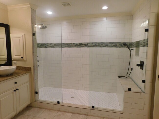 Building Photo - 4333 Lake Run Dr