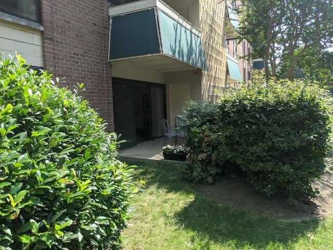 Building Photo - Lafayette Park Condominium | All Utilities Included | Pool, Tennis Court & Clubhouse