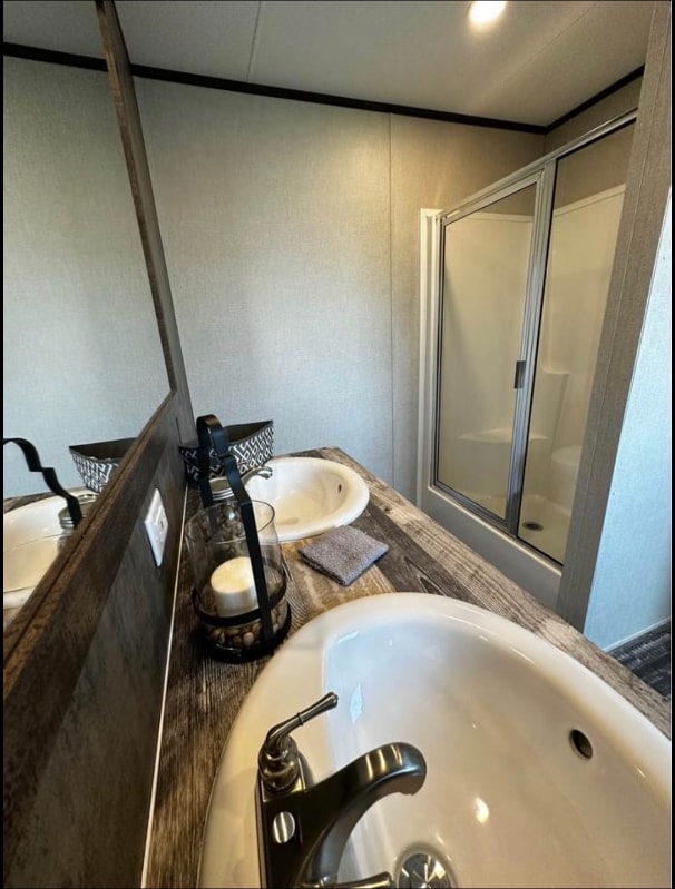 Building Photo - 5705 Hicks Ln