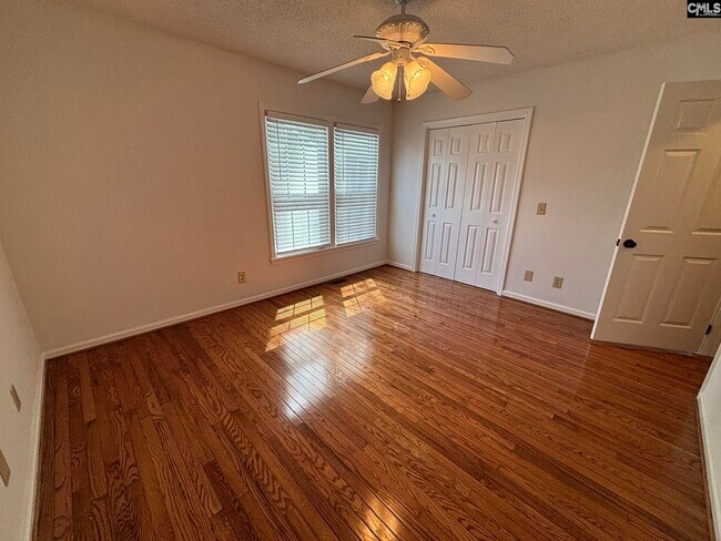 Building Photo - 221 Timberlake Dr