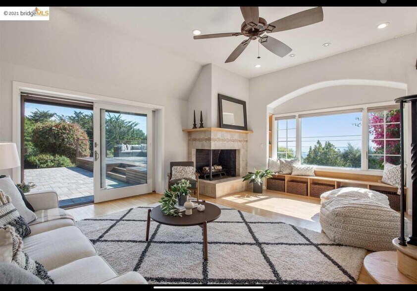 Family Room - 6344 Snake Rd