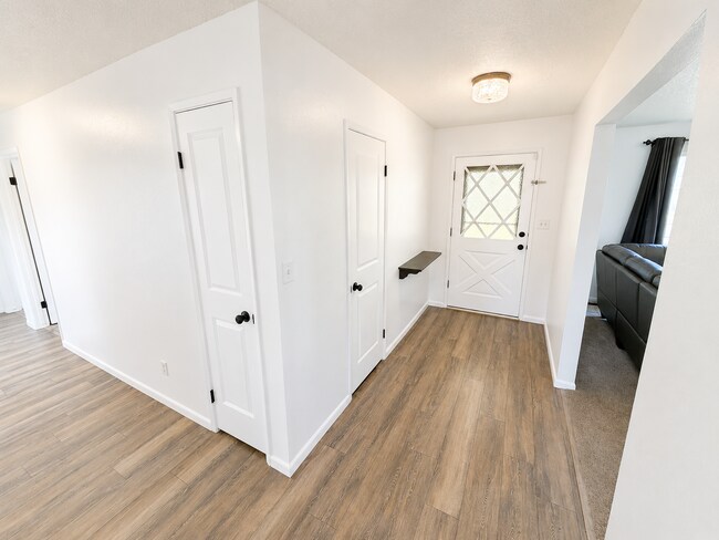 Building Photo - 3BR Cul-de-Sac Home w/ Solar, Water Softener, and Large Yard
