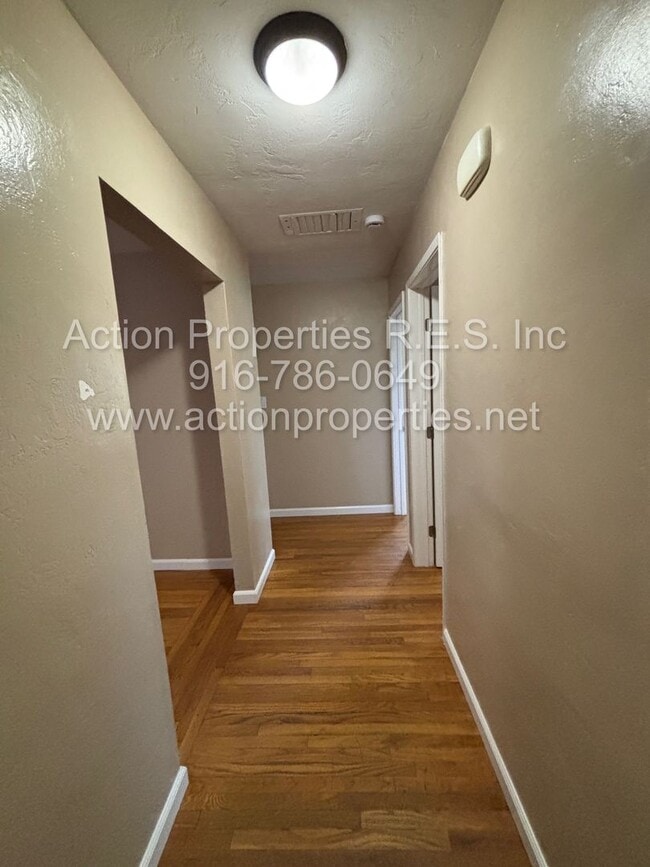 Building Photo - SPECIAL! Central Roseville -  4 Bed, 2 Bath - Single Story - Separate Living and Family Rooms - L...