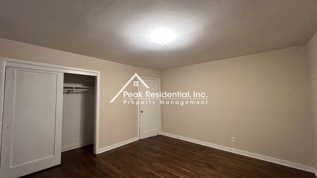 Building Photo - Charming Arden Area 2bd/1ba Duplex!