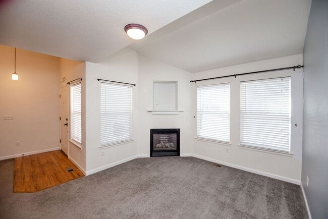 Building Photo - 4040 Plum Creek Dr