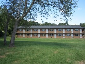 Building Photo - 907 W Aaron Dr