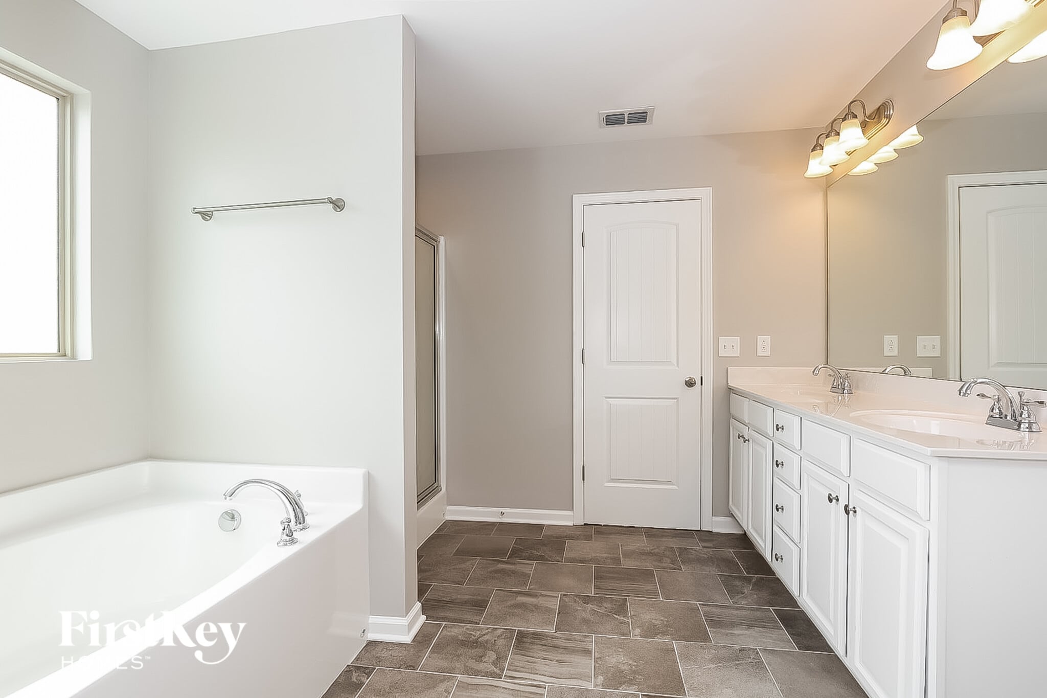 Building Photo - 3241 Mapleside Ln