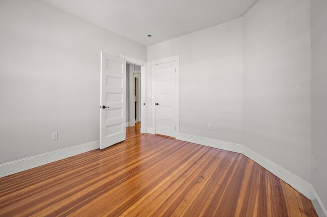 Building Photo - 493 Broadway