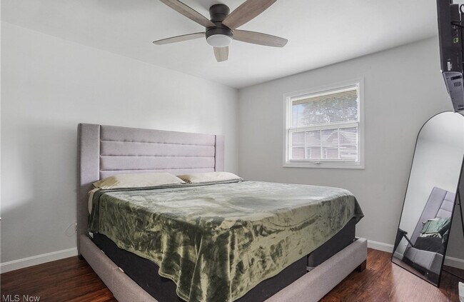 Building Photo - 321 Meadowbrook Ave