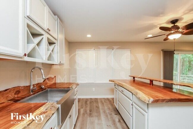 Building Photo - 7612 Summerchase Trail
