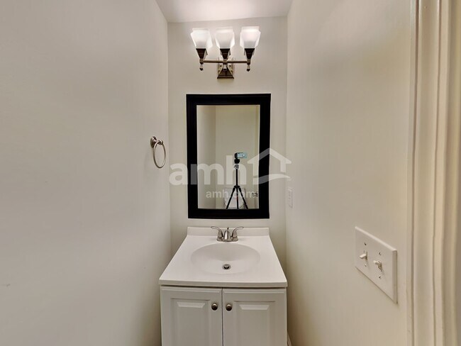 Building Photo - 342 Hidden Creek Ln