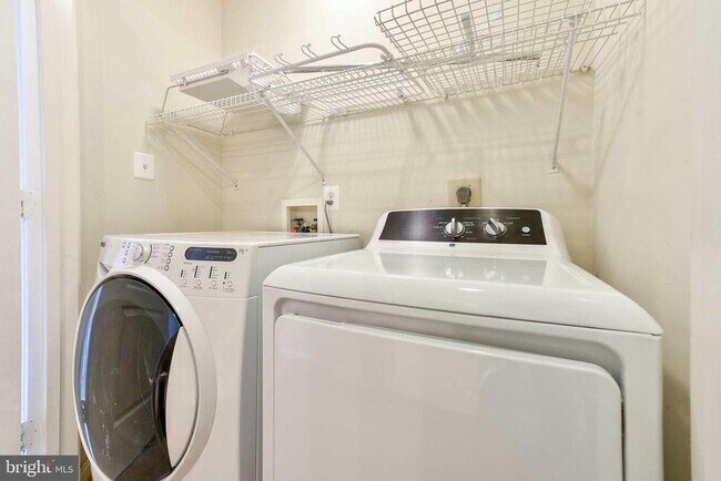 Building Photo - 8105 Quinn Terrace