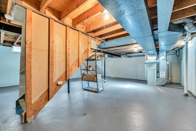 Building Photo - 197 Kings Way