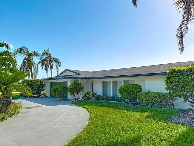 Building Photo - 1900 Sandpiper Dr