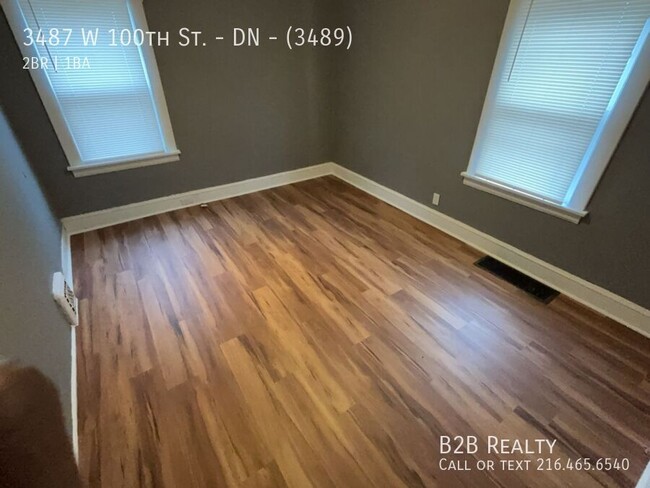 Building Photo - Spacious Two-Bedroom Unit in a Charming Mu...