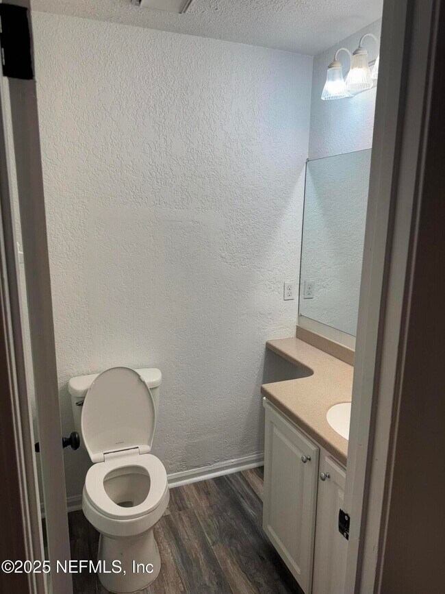 Building Photo - 3801 Crown Point Rd