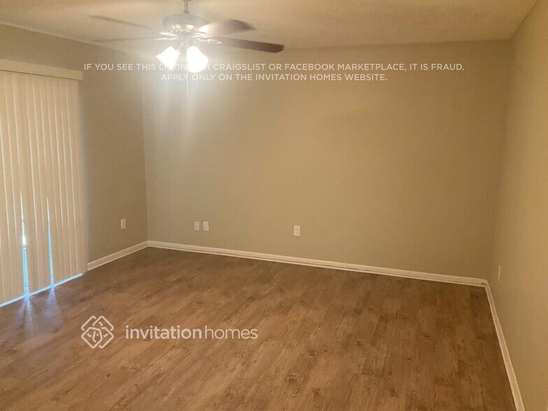 Building Photo - 553 Oak Creek Dr
