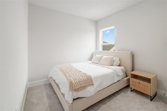 Building Photo - 207 Flowers Ave