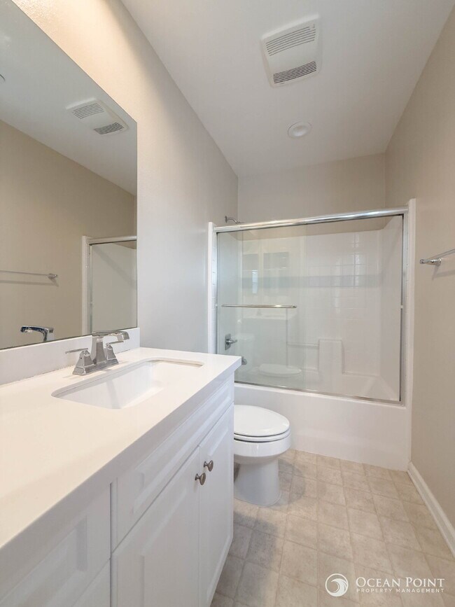 Building Photo - 3 Bedroom Condo for Rent in Oxnard by the ...