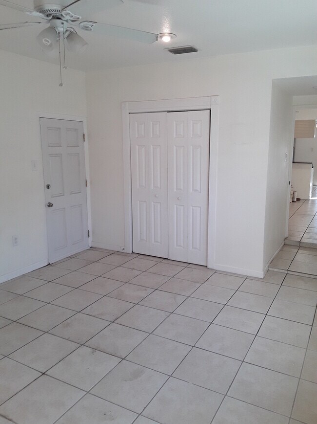 Building Photo - Three Bedroom One Bathroom House near Gulfport area.