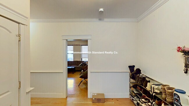 Building Photo - 27 Glenville Ave