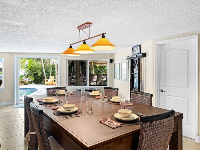 Building Photo - 280 SE 3rd Ave