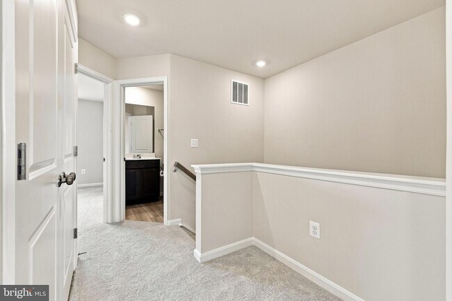 Building Photo - 432 Seeback Dr