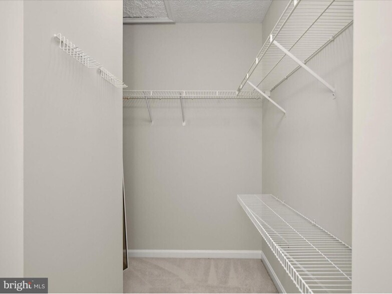 Building Photo - 10 Ironstone Ct
