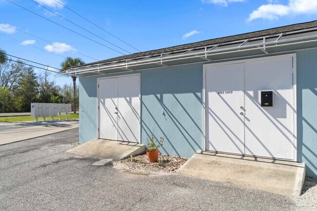 Building Photo - 14100 River Rd