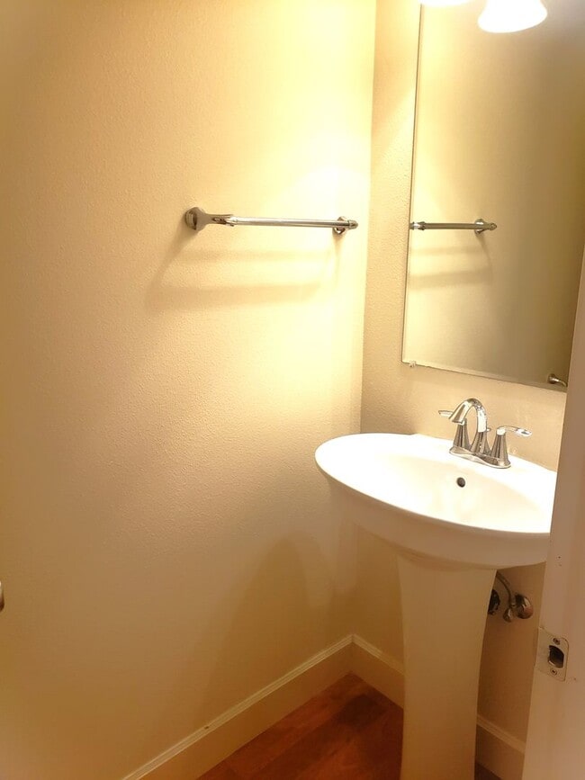 Building Photo - Wonderful Townhouse in Bethany/ NW Portland