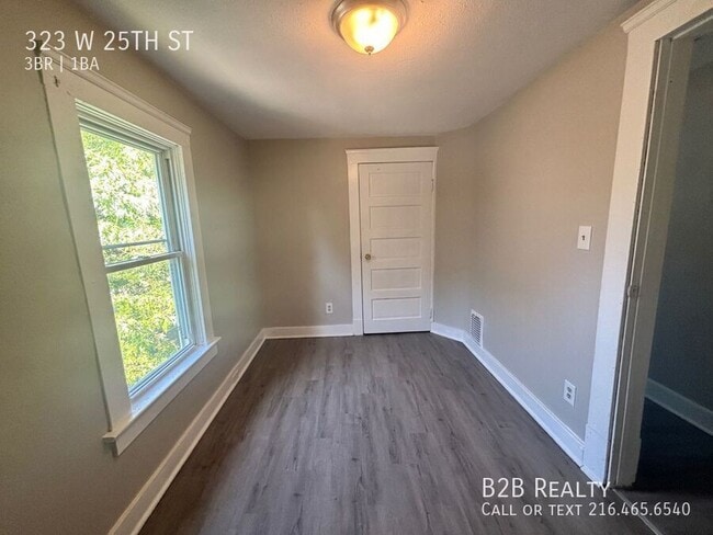 Building Photo - 323 W 25th St