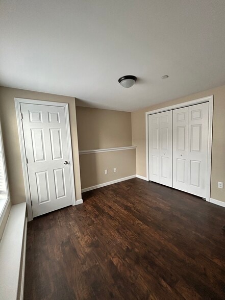 Building Photo - 9 Main St